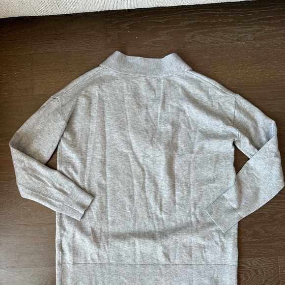 GAP Light Gray V-Neck Pullover - Picture 3 of 3